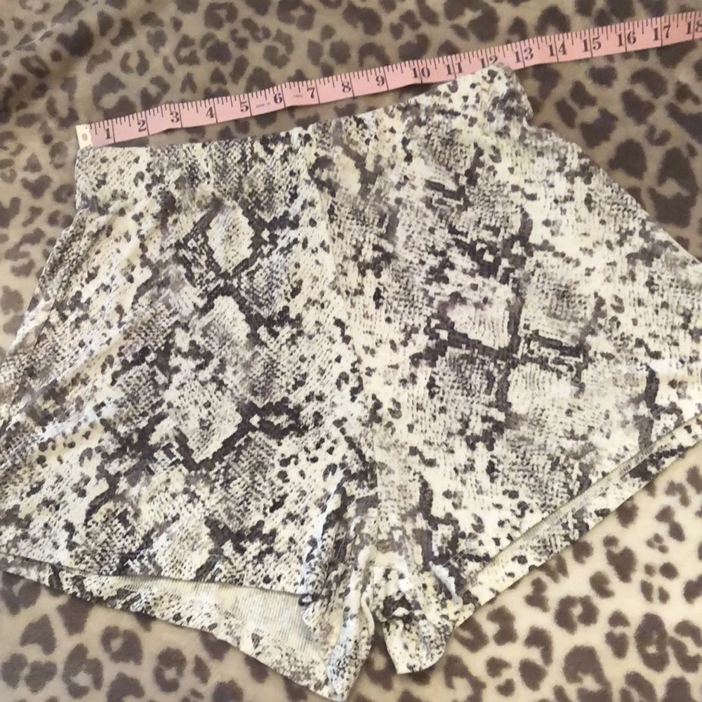 Olivaceous Shorts in Snakeskin Print Black White Size Small